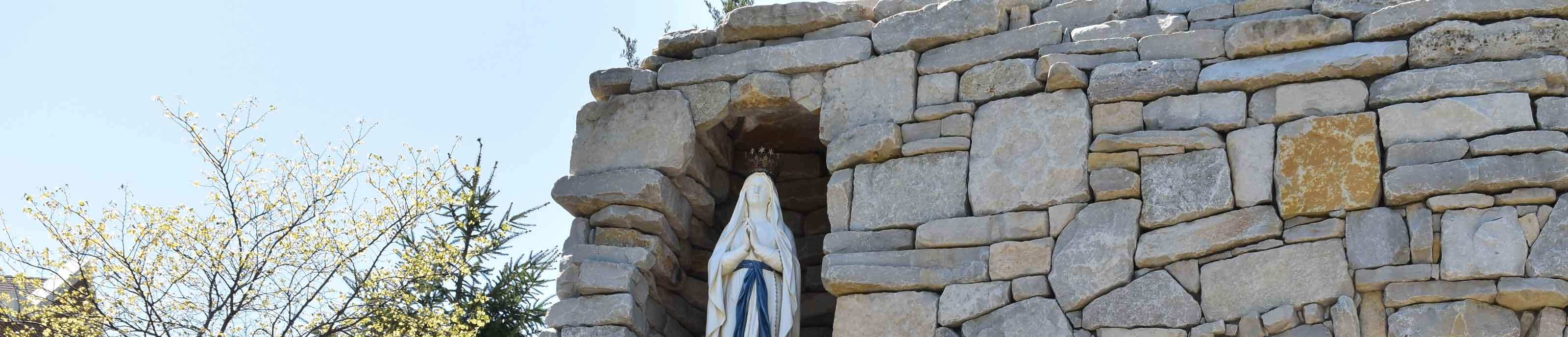圣母在圣母洞的雕像